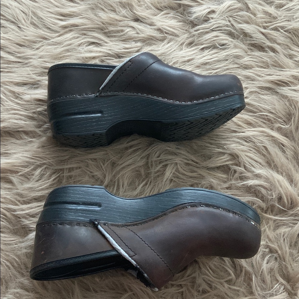 Size 37 Brown Paisley Dansko Clogs - Picture 3 of 7